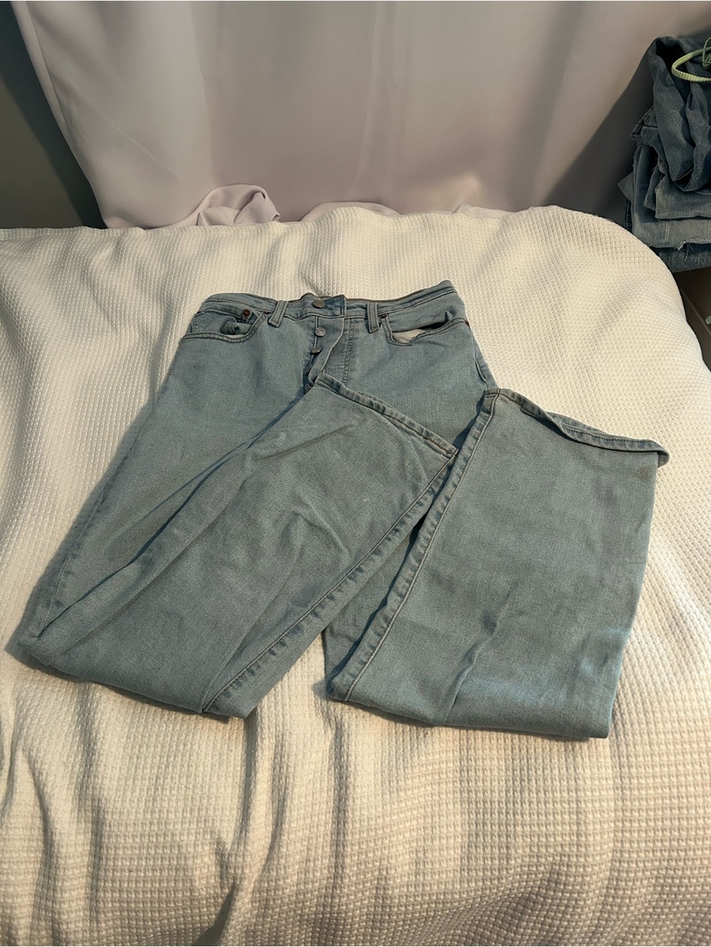 Levi's High Rise Jeans in Light Blue Wash